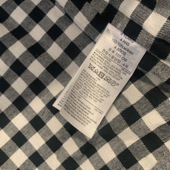 Gap girls grey pea coat with black and white checkered lining. Size 4. - Picture 5 of 6